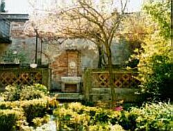 The inside courtyard has a quiet garden which is conducive to both concentration and relaxation.